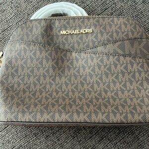 Michael kors crossbody